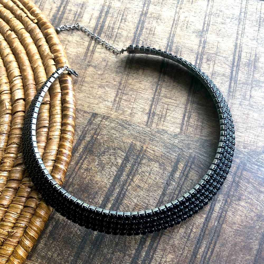 Black chocker necklace